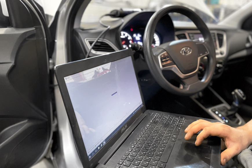 Самодиагностика хендэ санта фе 3. Hyundai santa fe 2 блок климата. Диагностика хендай санта. Самодиагностика hyundai. Диагностический разъем santa fe 2.